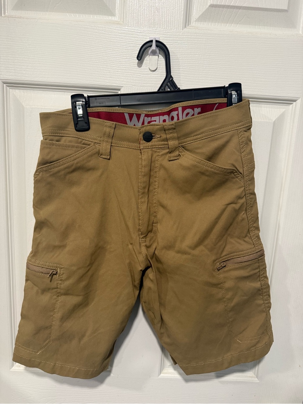 Wrangler ATG Men’s Utility Cargo Shorts Tan Size 30